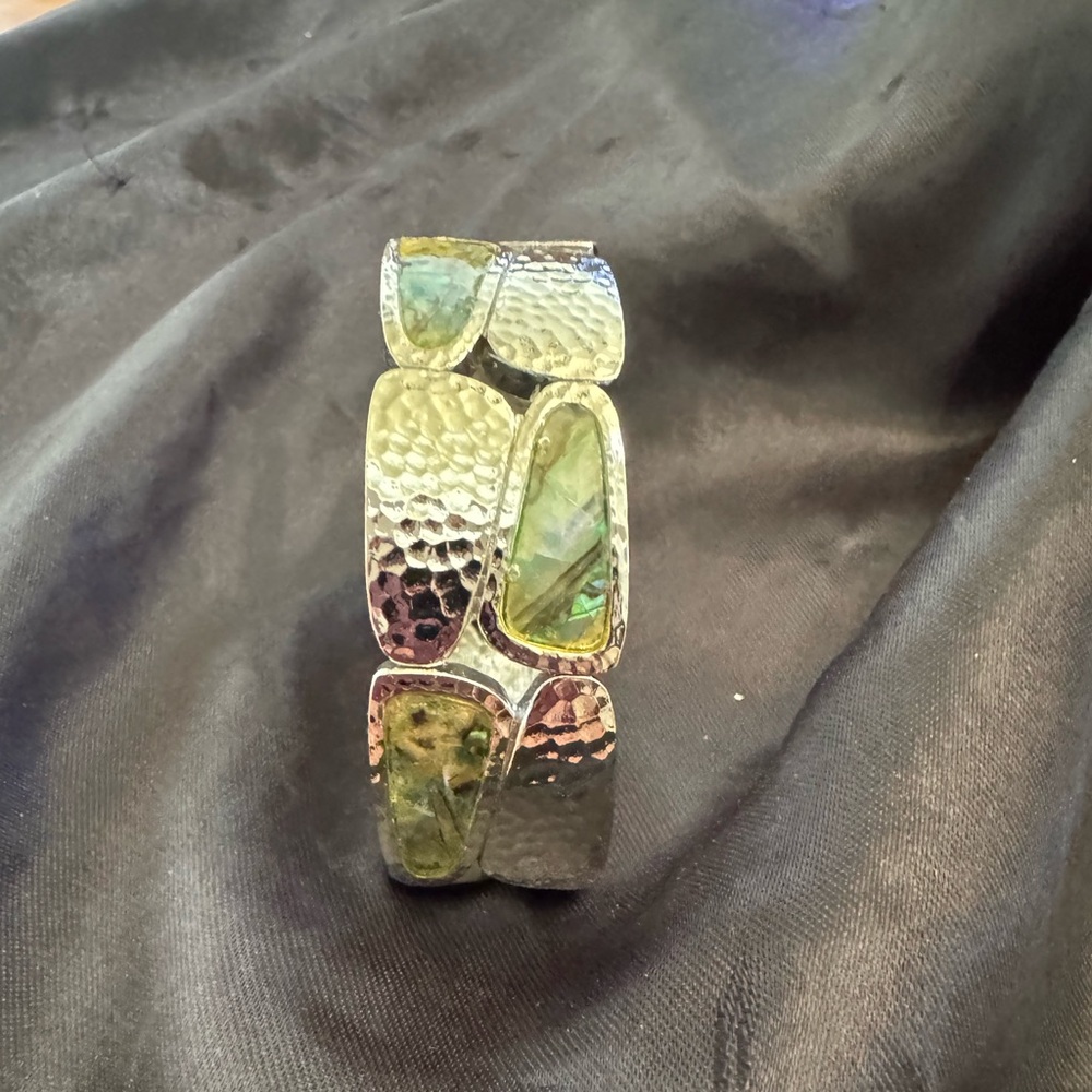 Hammered Silver Tone Stretch Bracelet with Turquoise/Green Water Color Inset - Picture 3 of 7